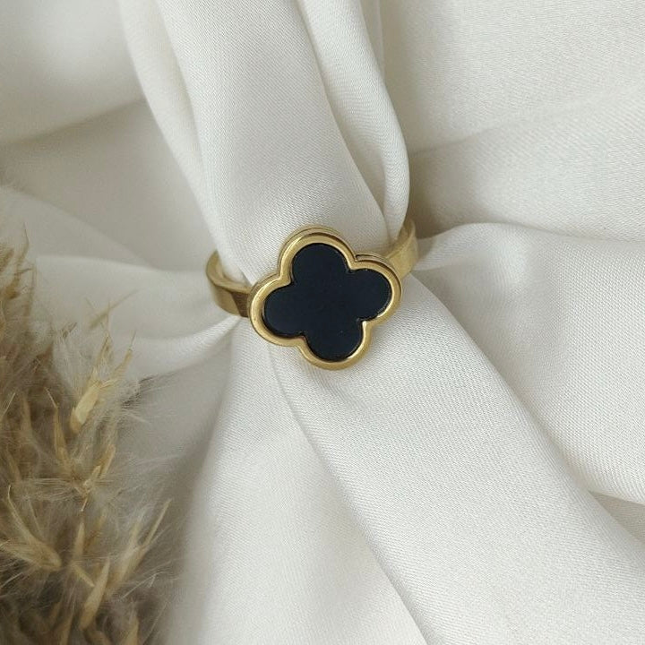 Black van cliff ring